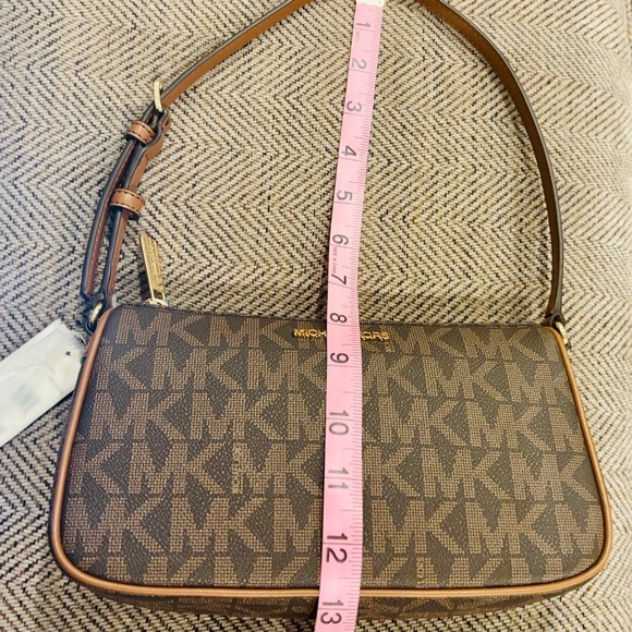 MICHEAL KORS SOLD 🦋 gorgeous shoulder Signature Logo bag NW - Picture 9 of 12